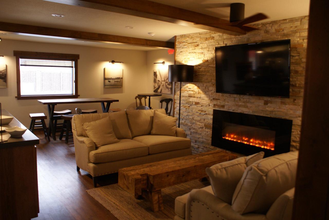 Motel Boarders & By Cobblestone - Syracuse