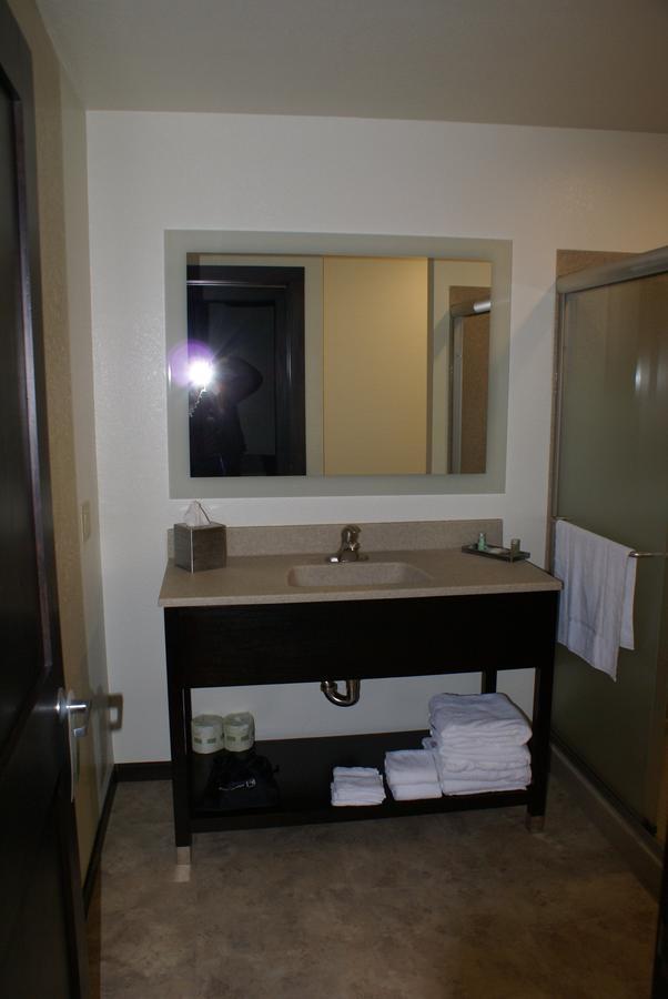 Motel Boarders & By Cobblestone - 2*