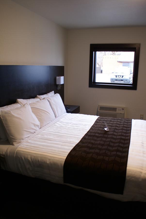 Boarders & By Cobblestone - Motel Syracuse