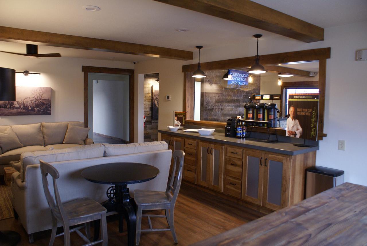 Boarders & By Cobblestone - Motel 2*