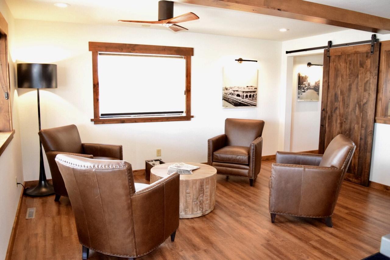 Motel Boarders & By Cobblestone -