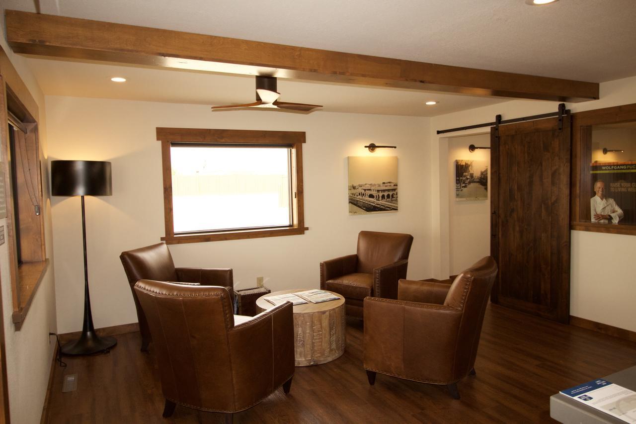 Motel Boarders & By Cobblestone - 2*